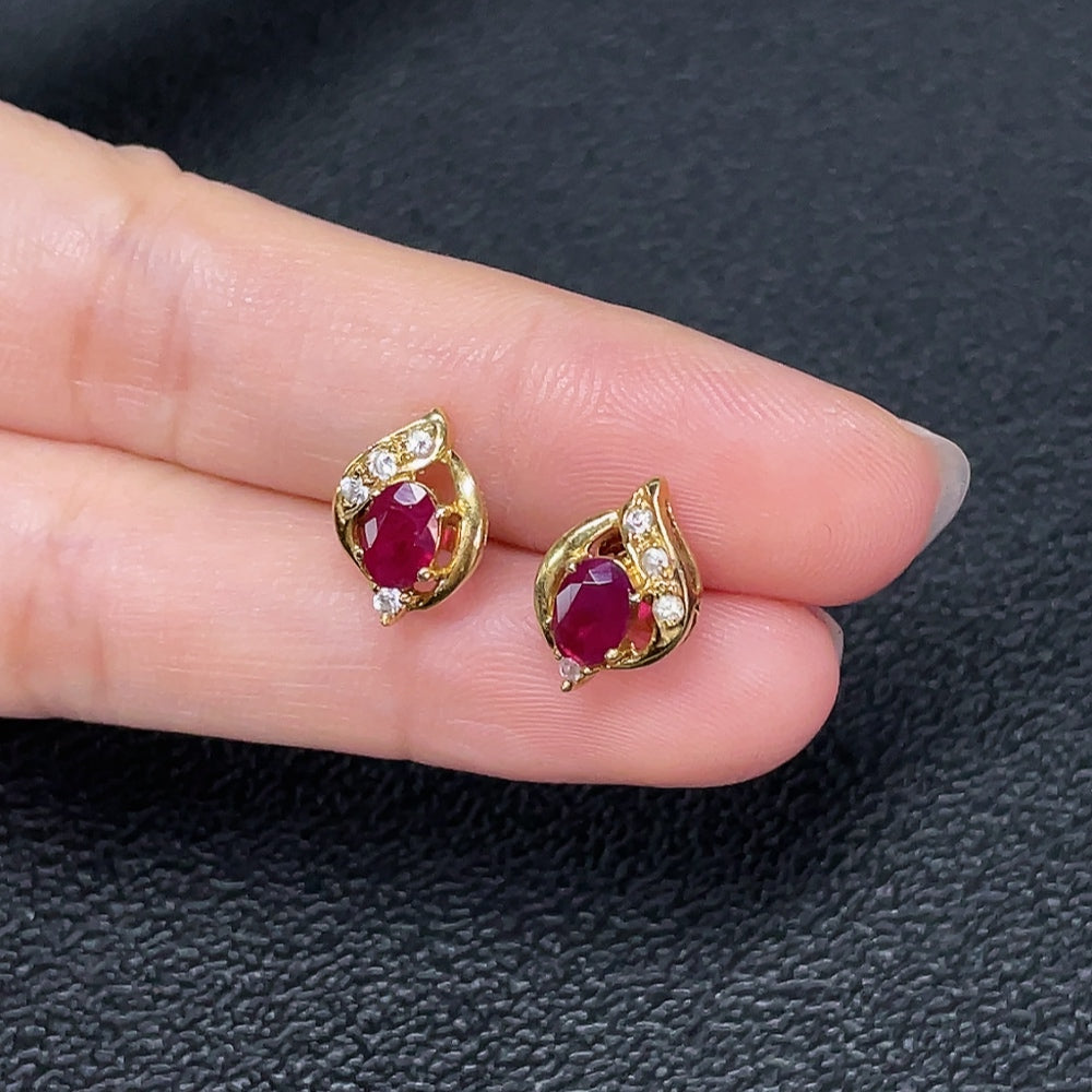 Diamond accent ruby stud earrings with 18K gold and platinum silver ear caps, featuring gemstone details and a total weight of 1.52g.