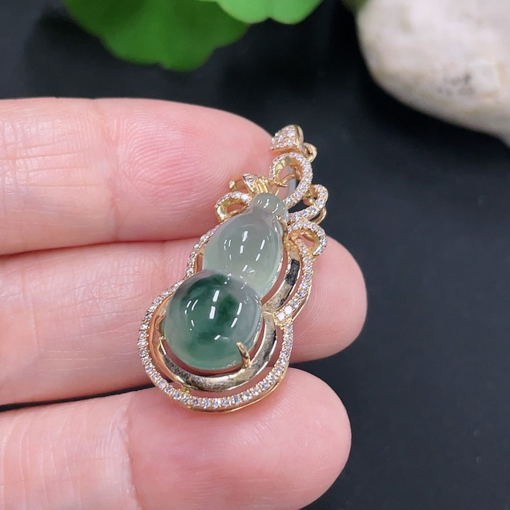 Jadeite Gourd Pendant 18K Gold Total Weight Approx. 4.7g (with Diamond Accents)