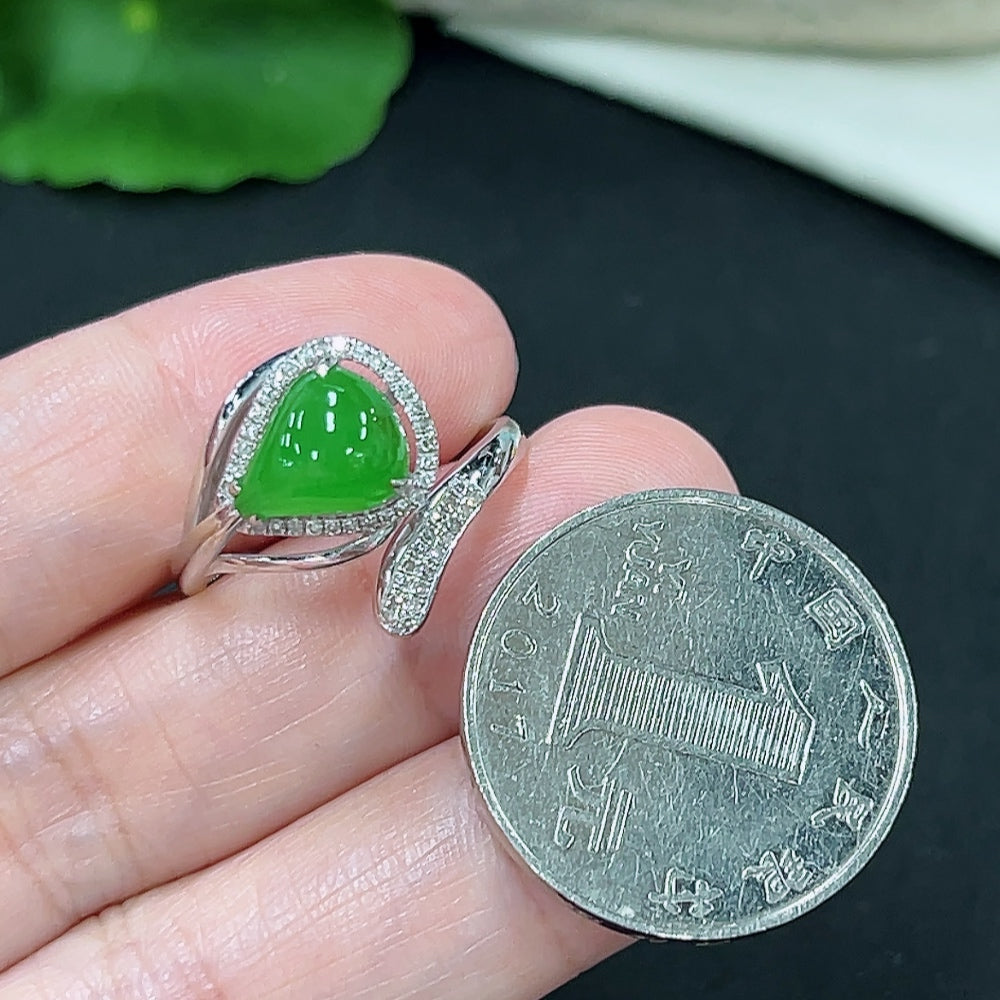 Jadeite inlaid ring18K gold (with diamond accents)