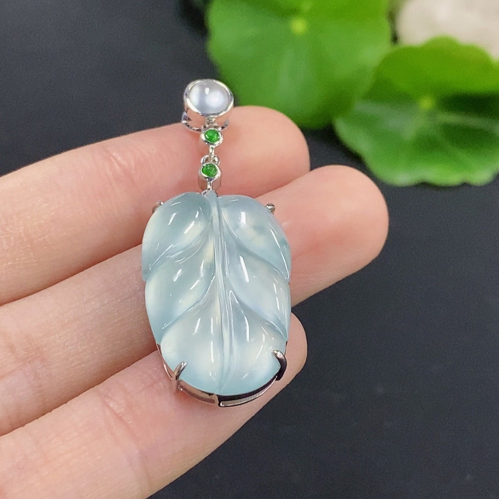 Jadeite Leaf Inlaid Pendant 18K Gold