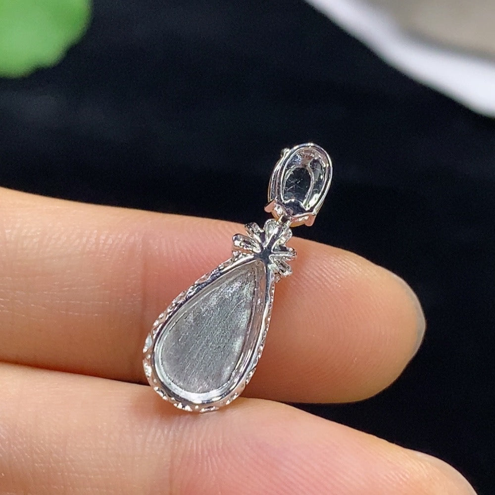 Jadeite Inlaid Pendant 18k with Diamond Accent Total Weight Approx. 1.81g Color Origin Undetermined
