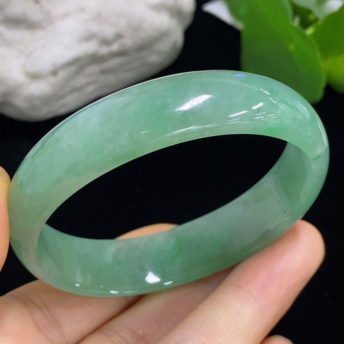 Jadeite Concubine bracelet in green jade, size 52.5/47.8, weighing approximately 33.21g, crafted by HKHQ.