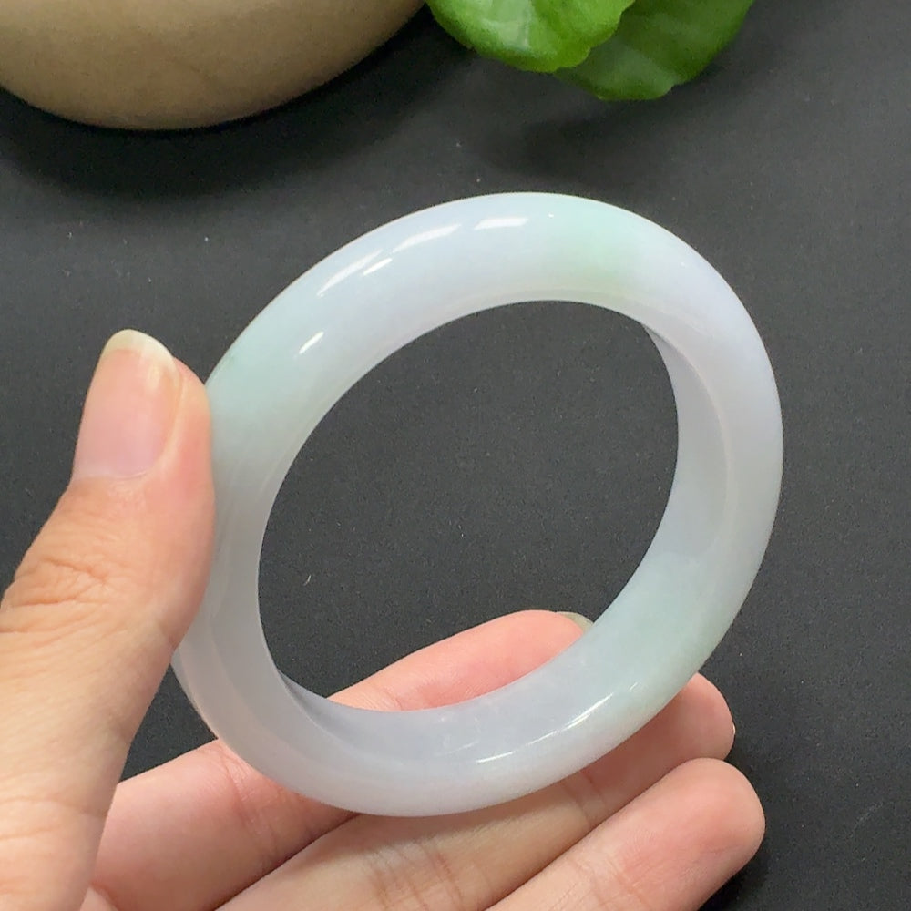 Jadeite round bracelet with size 54.3, weighing approximately 68.93g, featuring smooth green jade beads, by HKHQ.