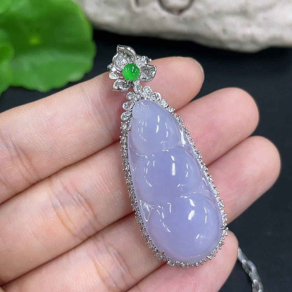 Jadeite Pendant Bean 18k Diamond Accented with Chain Total Weight Approx. 17.5g