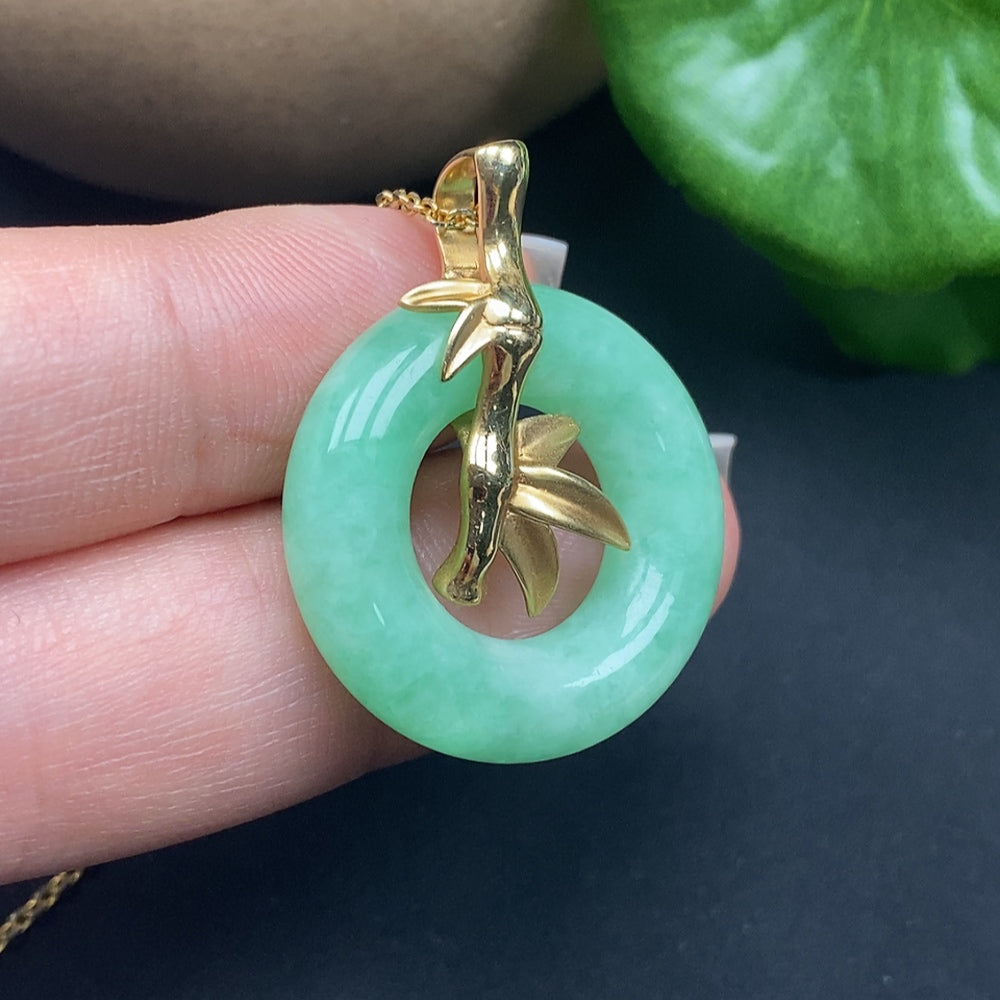 Jadeite inlaid pendant donut necklace with 18k gold, weighing approximately 9.34 grams, from HKHQ.