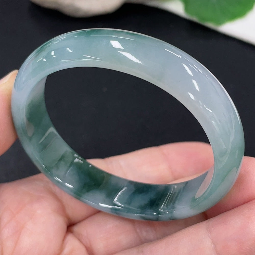 Jadeite Concubine bracelet by HKHQ featuring green jade stones, size 52/46.8, with a total weight of 37.6 grams.