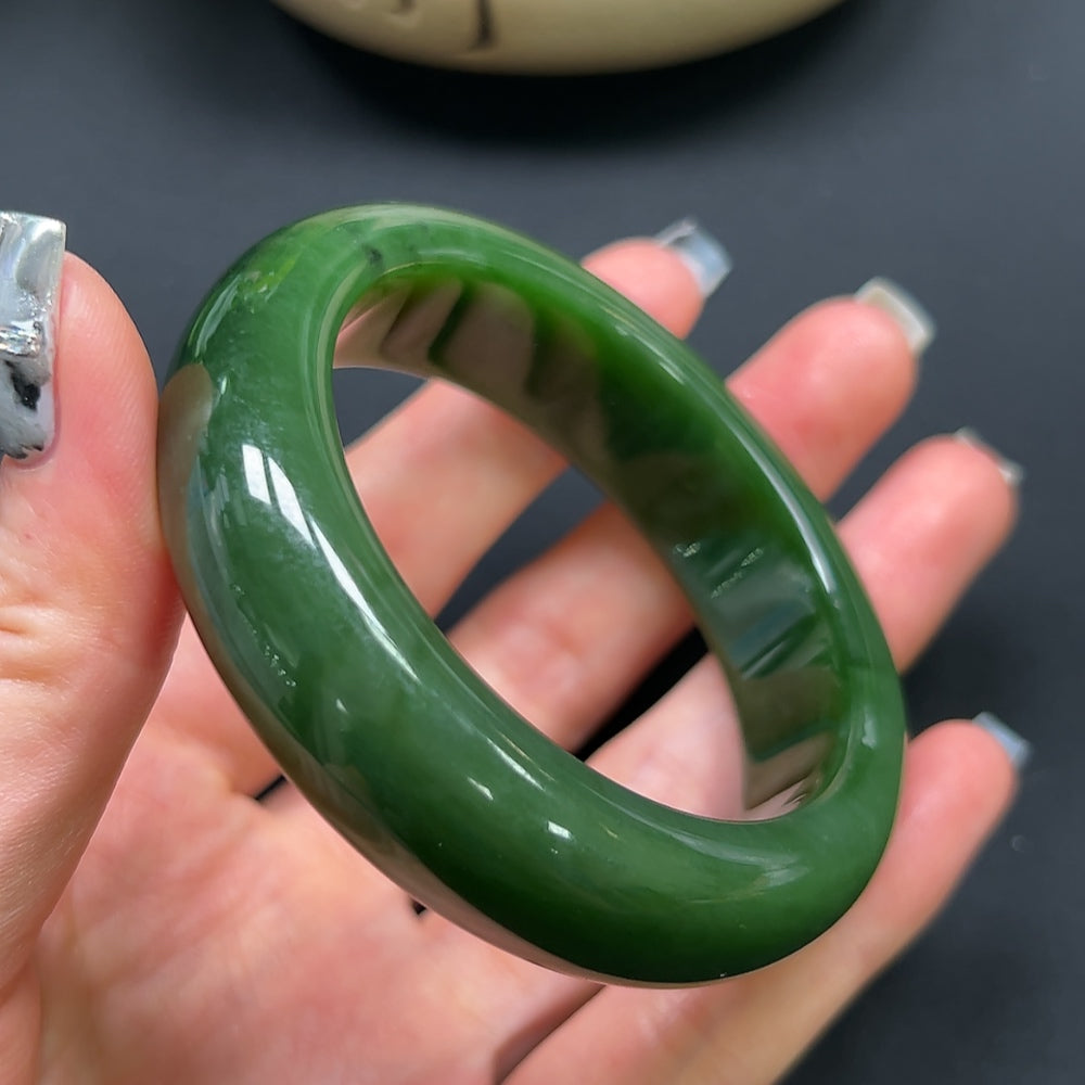 Hetian jade round bracelet with 53.6mm diameter and 75.3g weight, featuring smooth, polished jade beads.