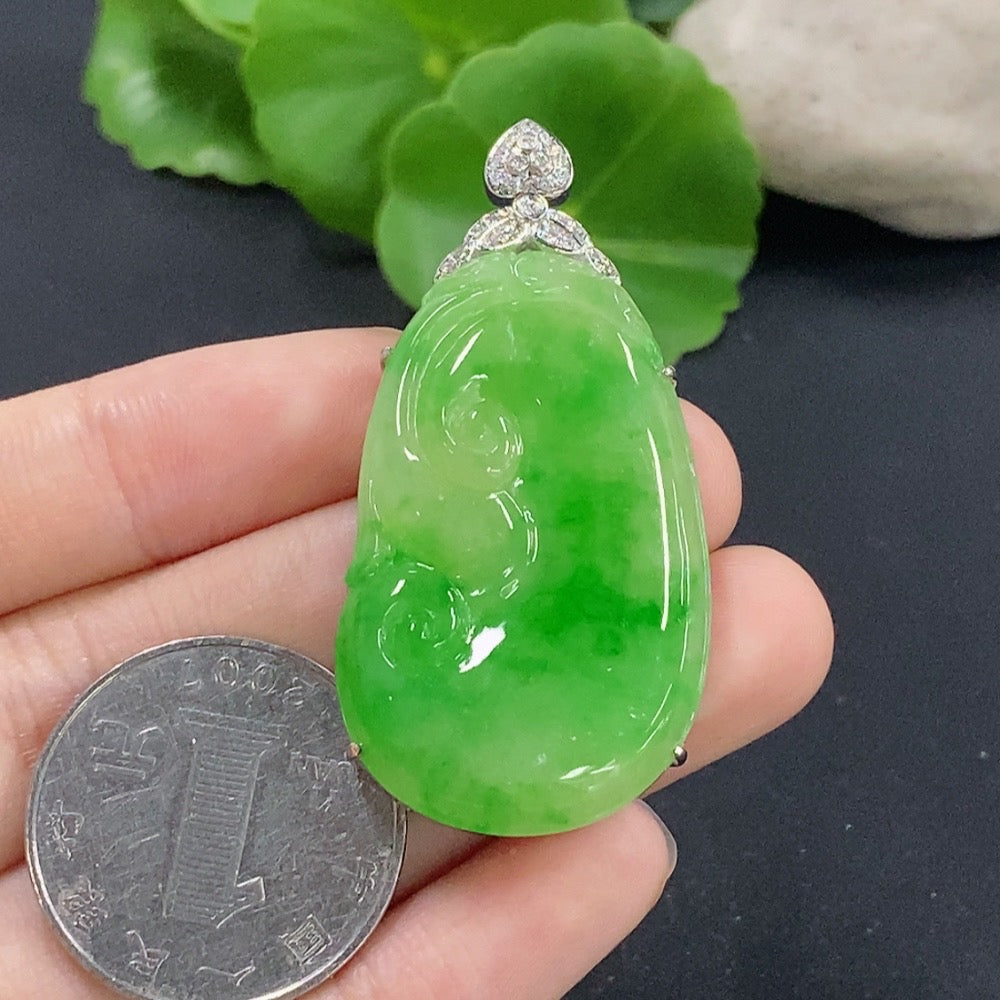 Jadeite Ruyi Inlaid Pendant 18k with Diamond Accent