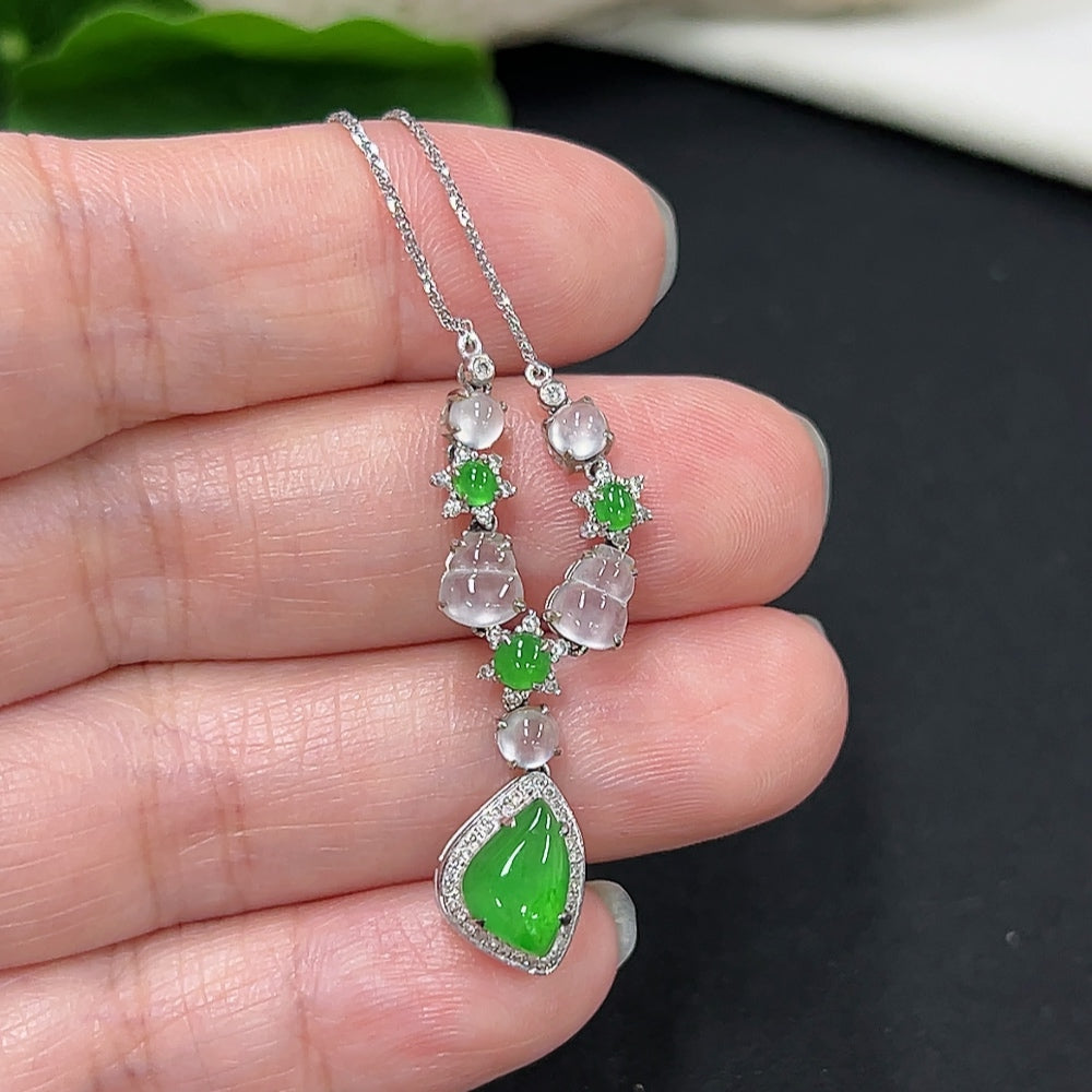 Elegant jadeite necklace with diamond accents in 18K gold, featuring a delicate design and total weight of 3.6g.