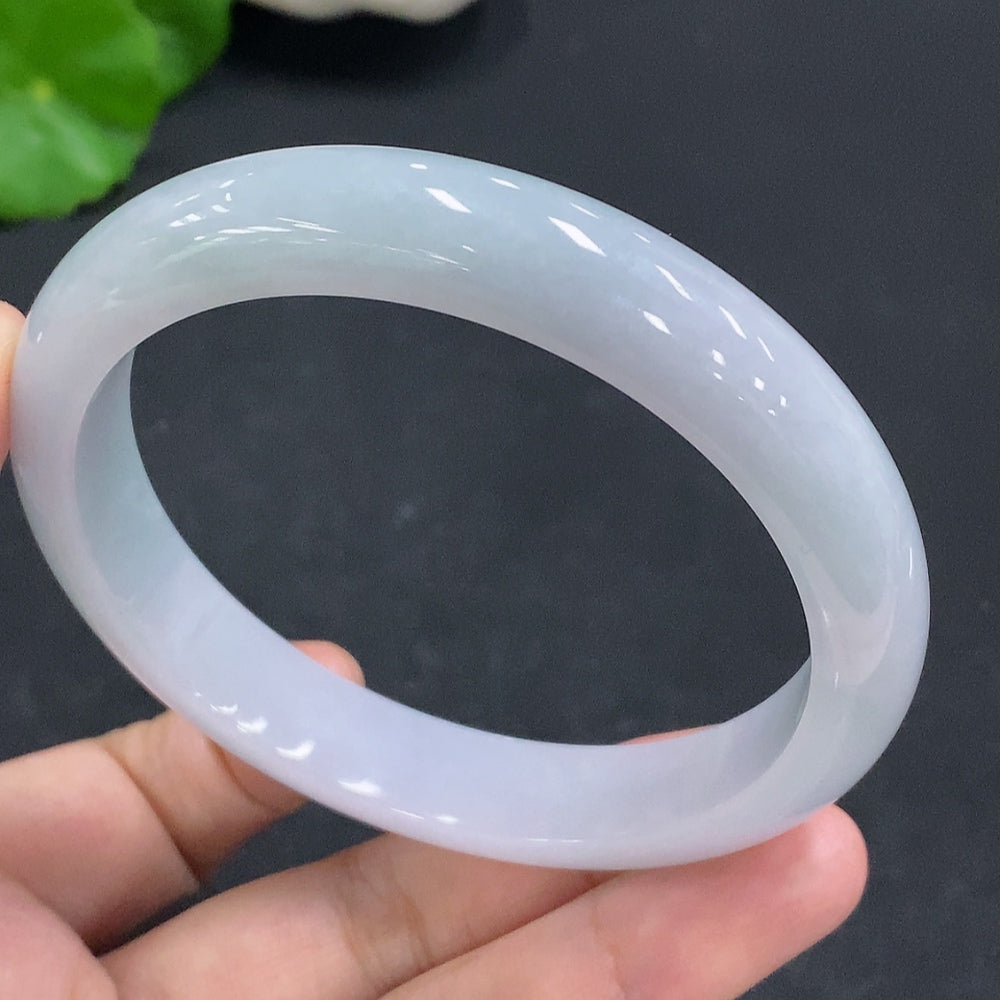 HKHQ Jadeite round bracelet, certified jade jewelry featuring smooth, polished green jade beads on an elegant stretch band.
