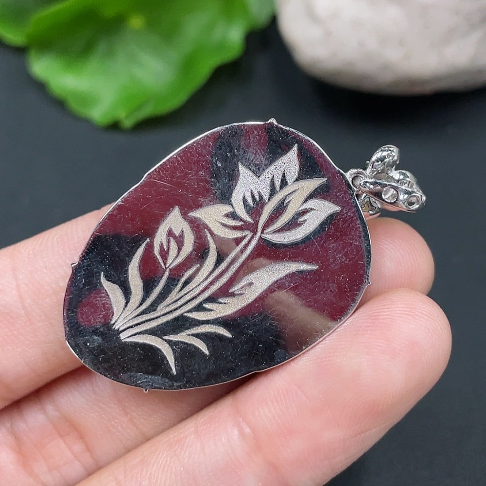 Jadeite Leaf Inlaid Pendant 18K Gold Total Weight Approx. 5.6g