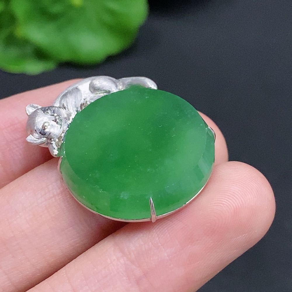 Jadeite Plain Pendant Pendant in 18K Gold Total Weight Approx. 9.1g