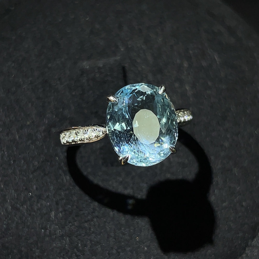 18K Gold Aquamarine Ring with Diamond Accents