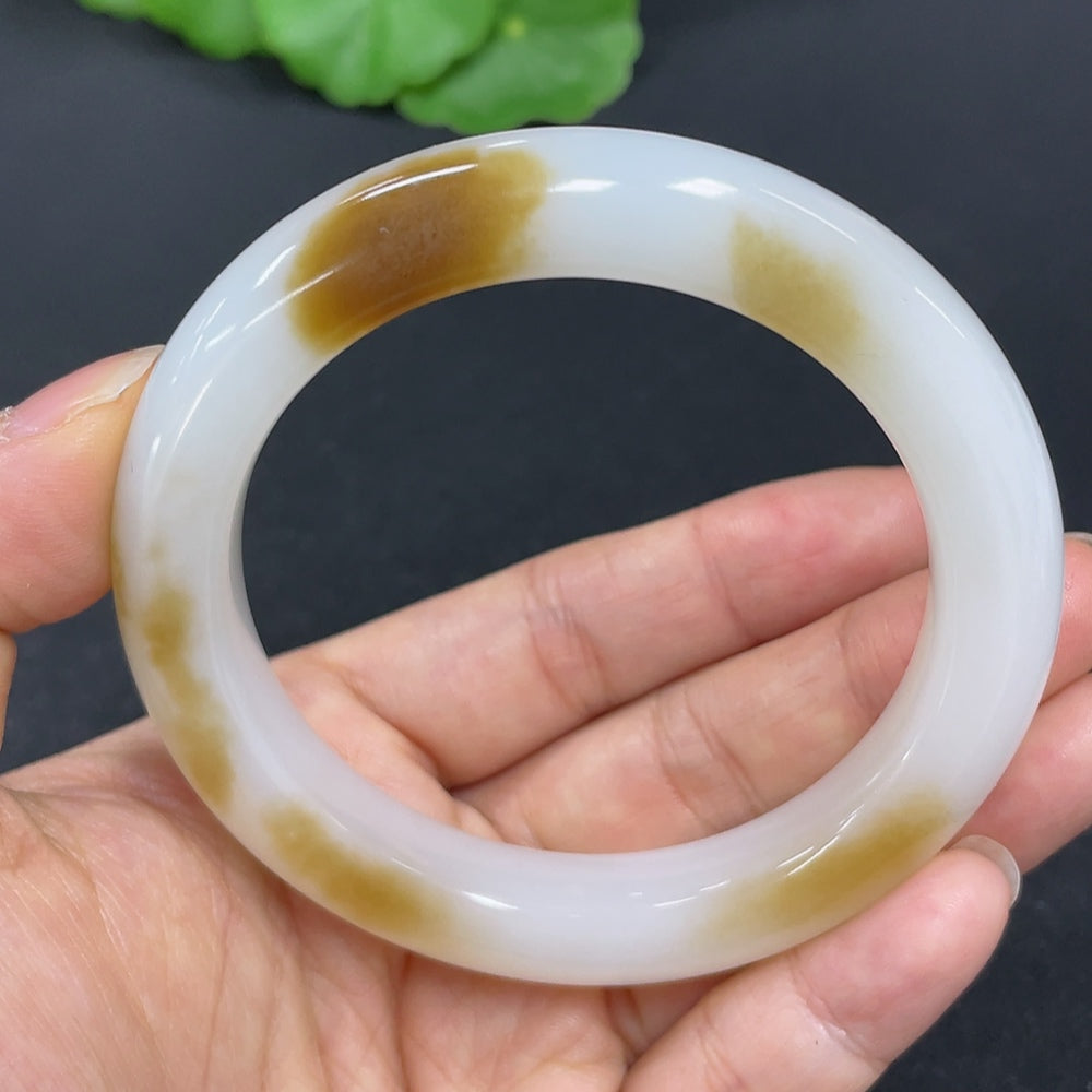 HKHQ Hetian Jade round bracelet with 55.9mm size, approx. 52.5g, showcasing smooth, polished jade beads on a neutral background.