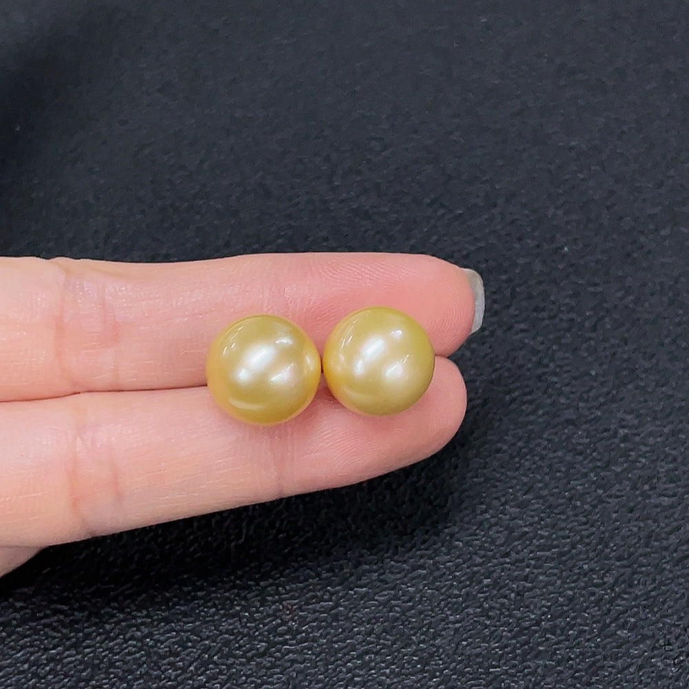 Seawater Pearl Earrings with 18K Gold Setting, Approximately 12.1mm, Color Origin Undetermined