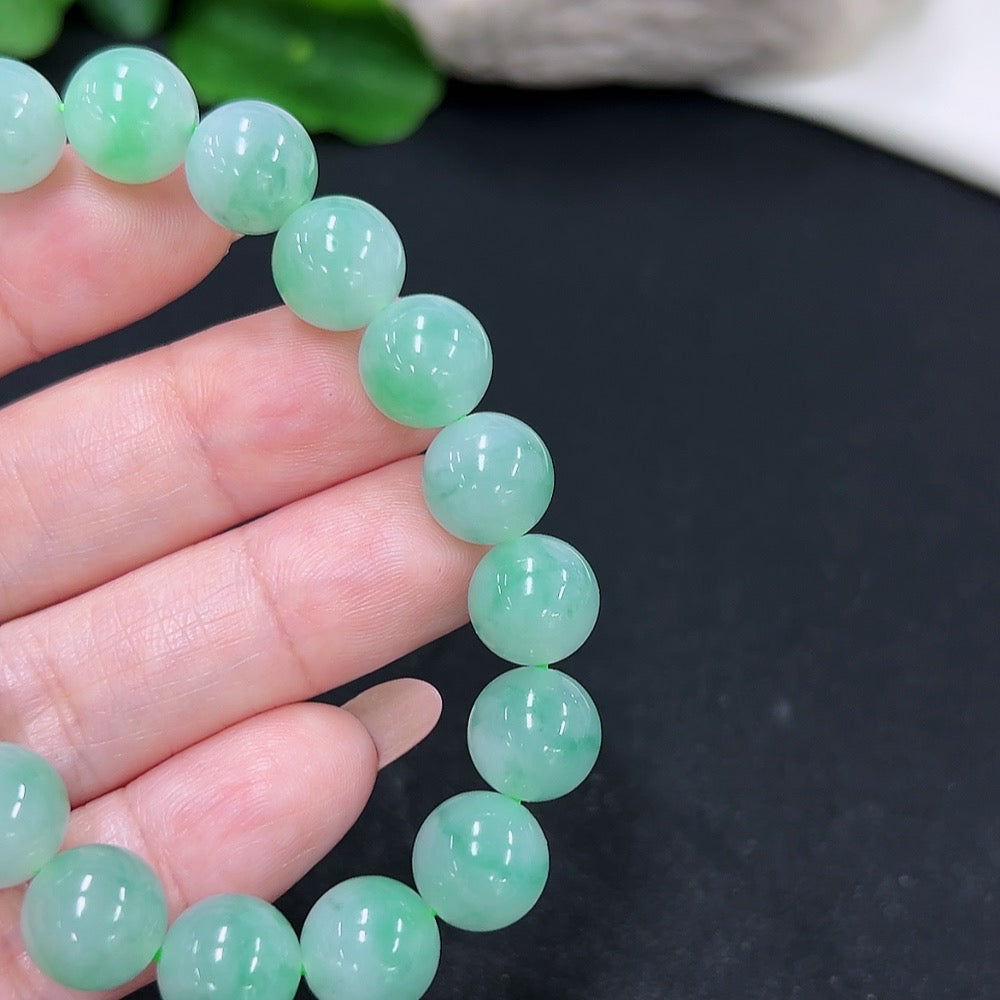 HKHQ Jadeite bracelet featuring smooth, polished jade stones in a stylish, elegant design for a sophisticated jewelry look