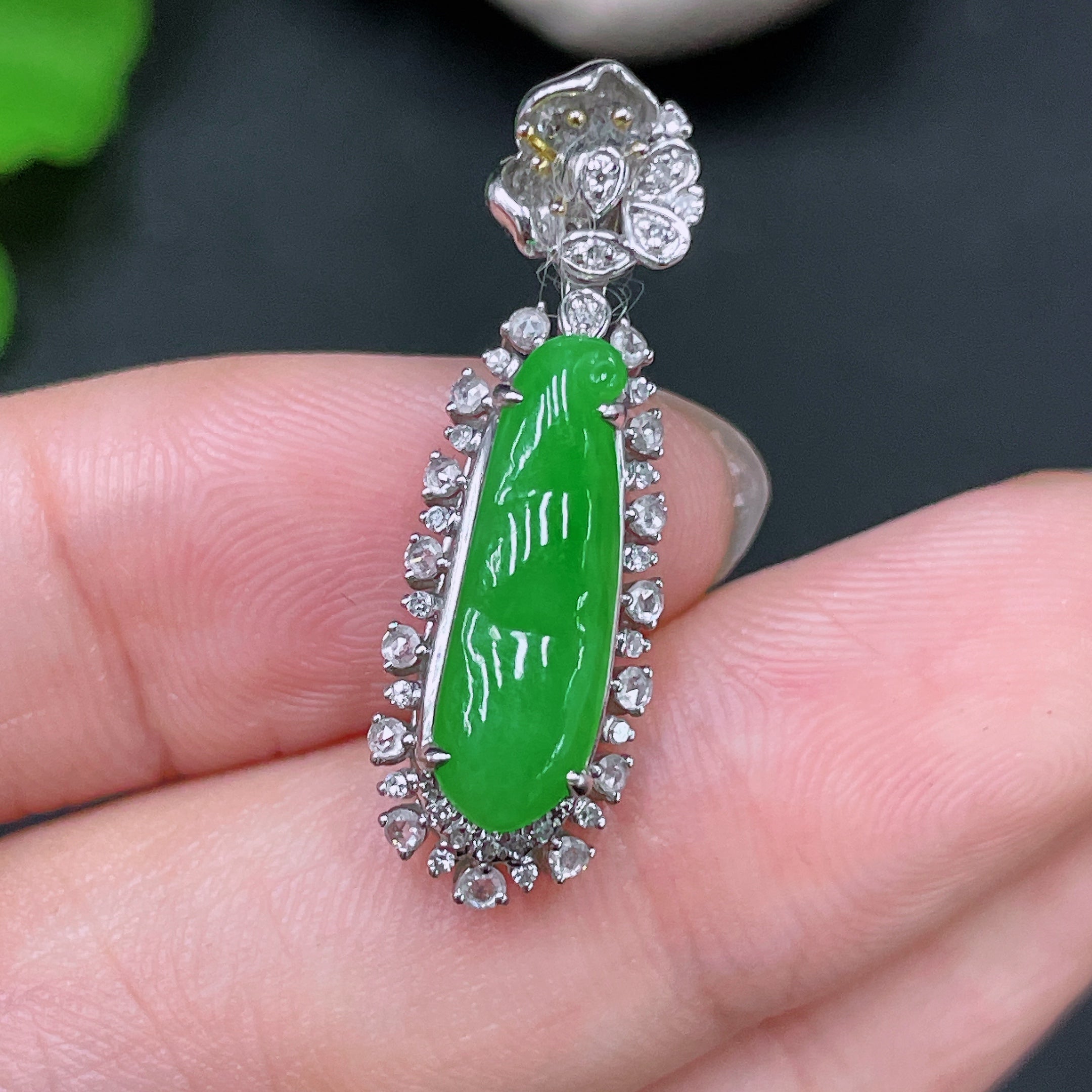 Jadeite Auspicious Bean Pendant with 18K Gold Setting, Total Weight Approx. 2.6g (Accented with Diamonds)
