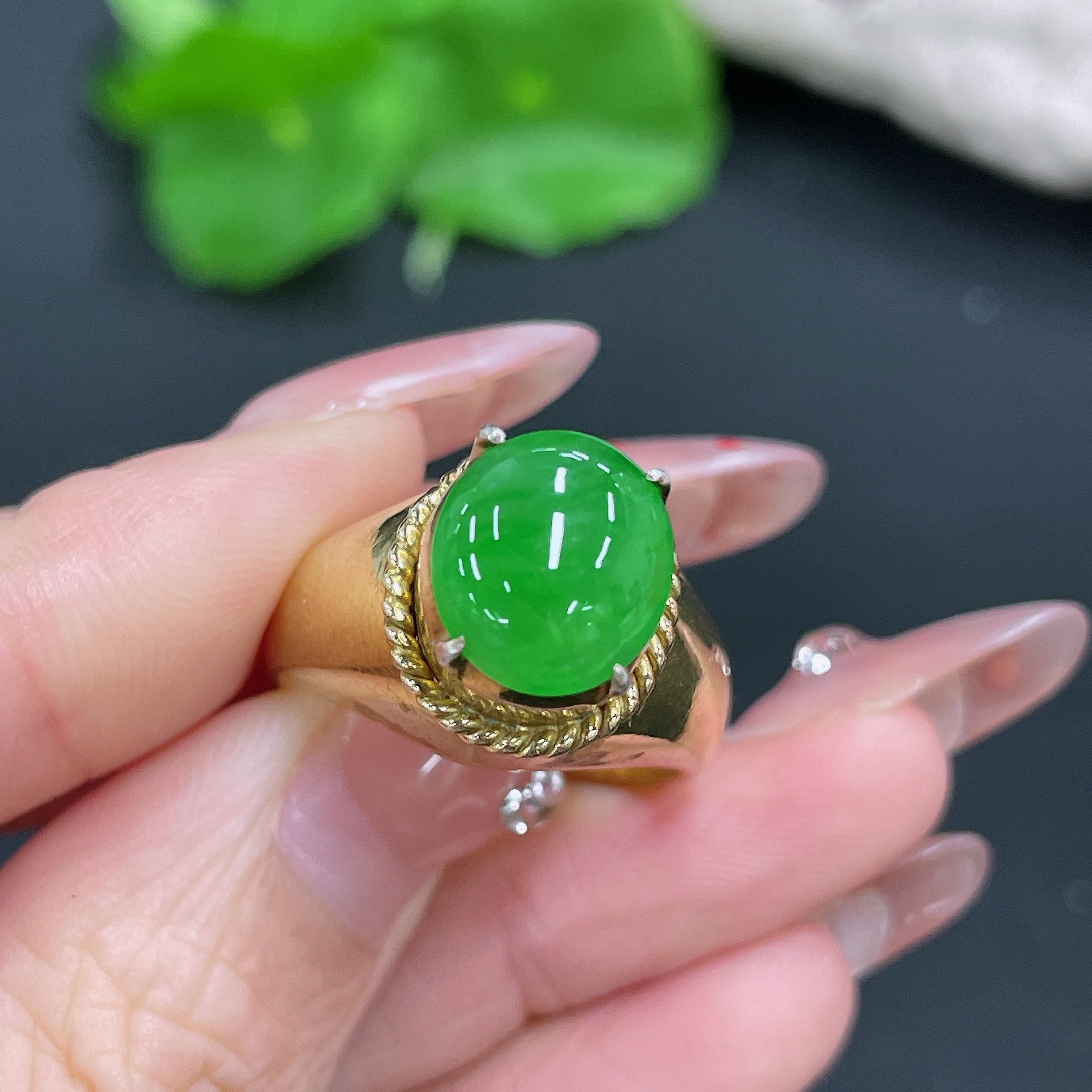 Jadeite cabochon non-gold total weight about 12.26g