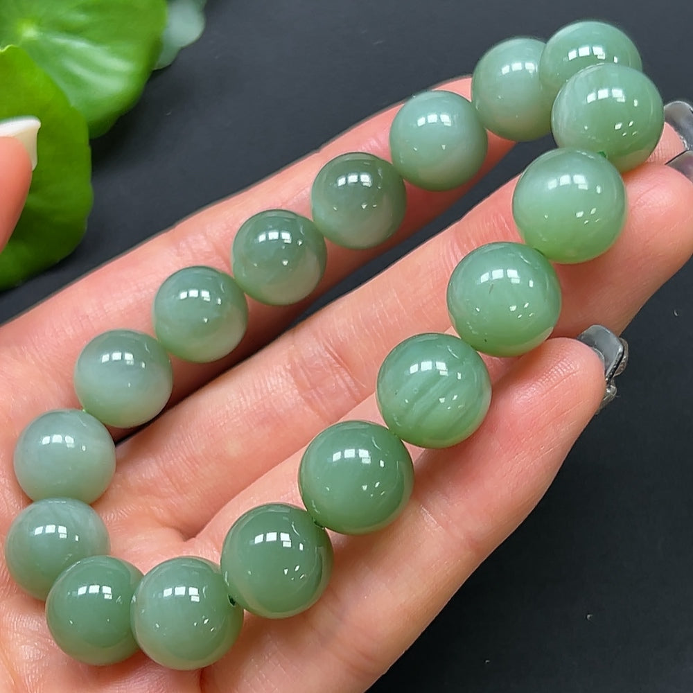 HKHQ Hetian Jade bracelet with 11.8mm beads, featuring smooth, polished jade stones and a total weight of approximately 44.38g.