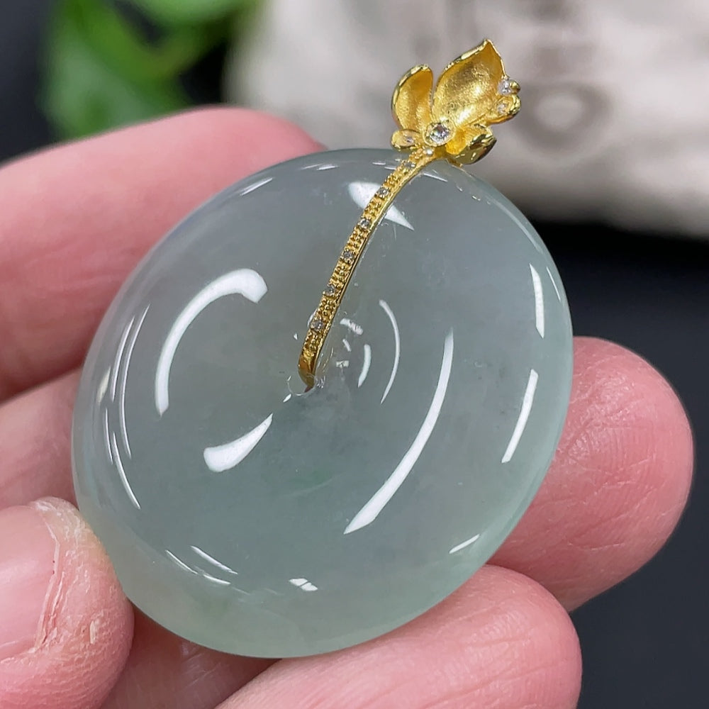 Jadeite Safety Pendant Ornament Total weight about 10g Non-gold and non-diamond clasp Quantity (1 large, 1 medium)