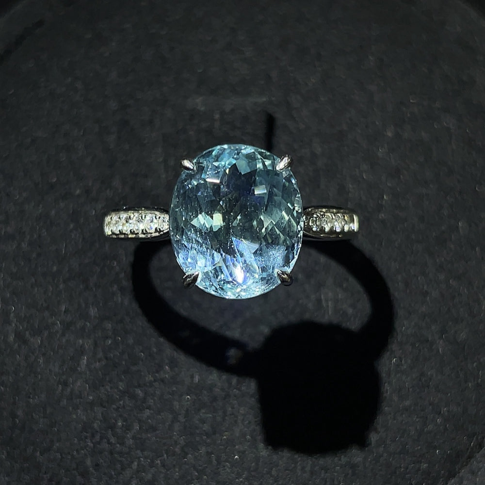 18K Gold Aquamarine Ring with Diamond Accents