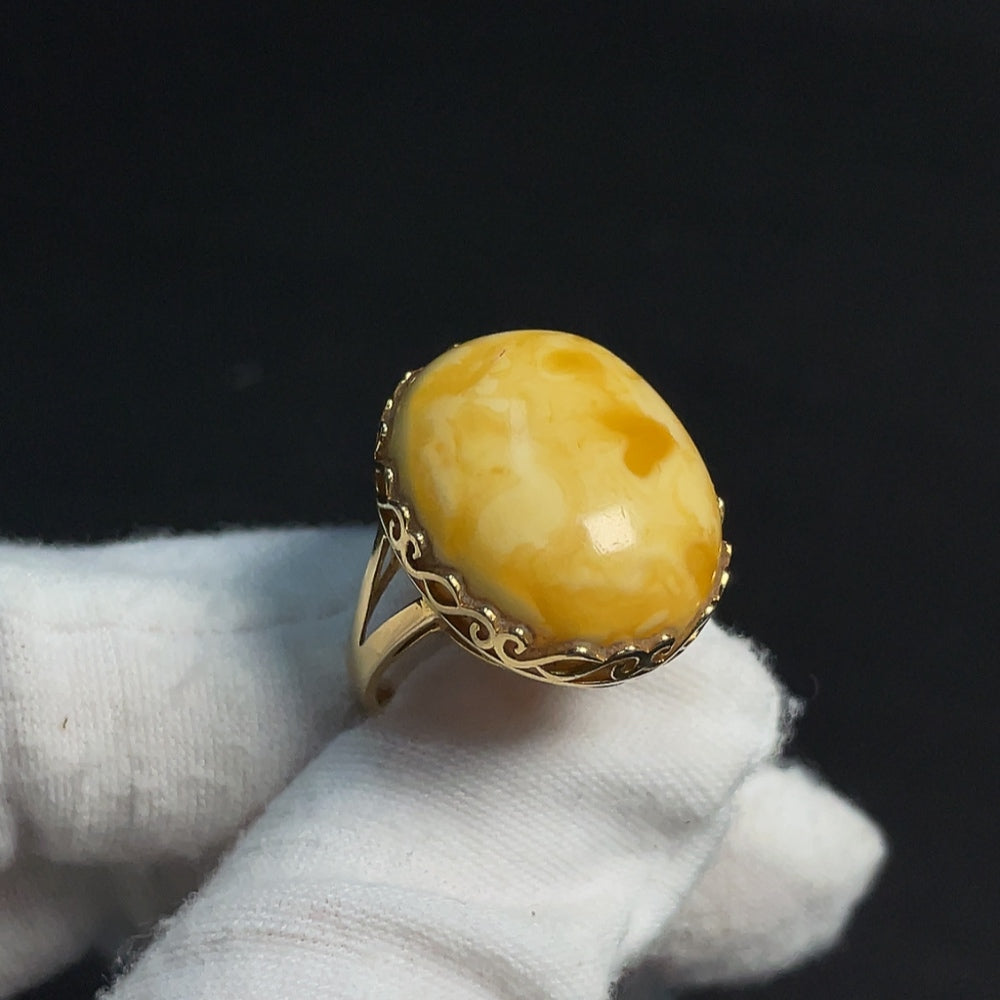 Amber beeswax ring with 18K gold band, size 14.5, featuring gemstones and a total weight of 4.94g, unmarked design by HKHQ
