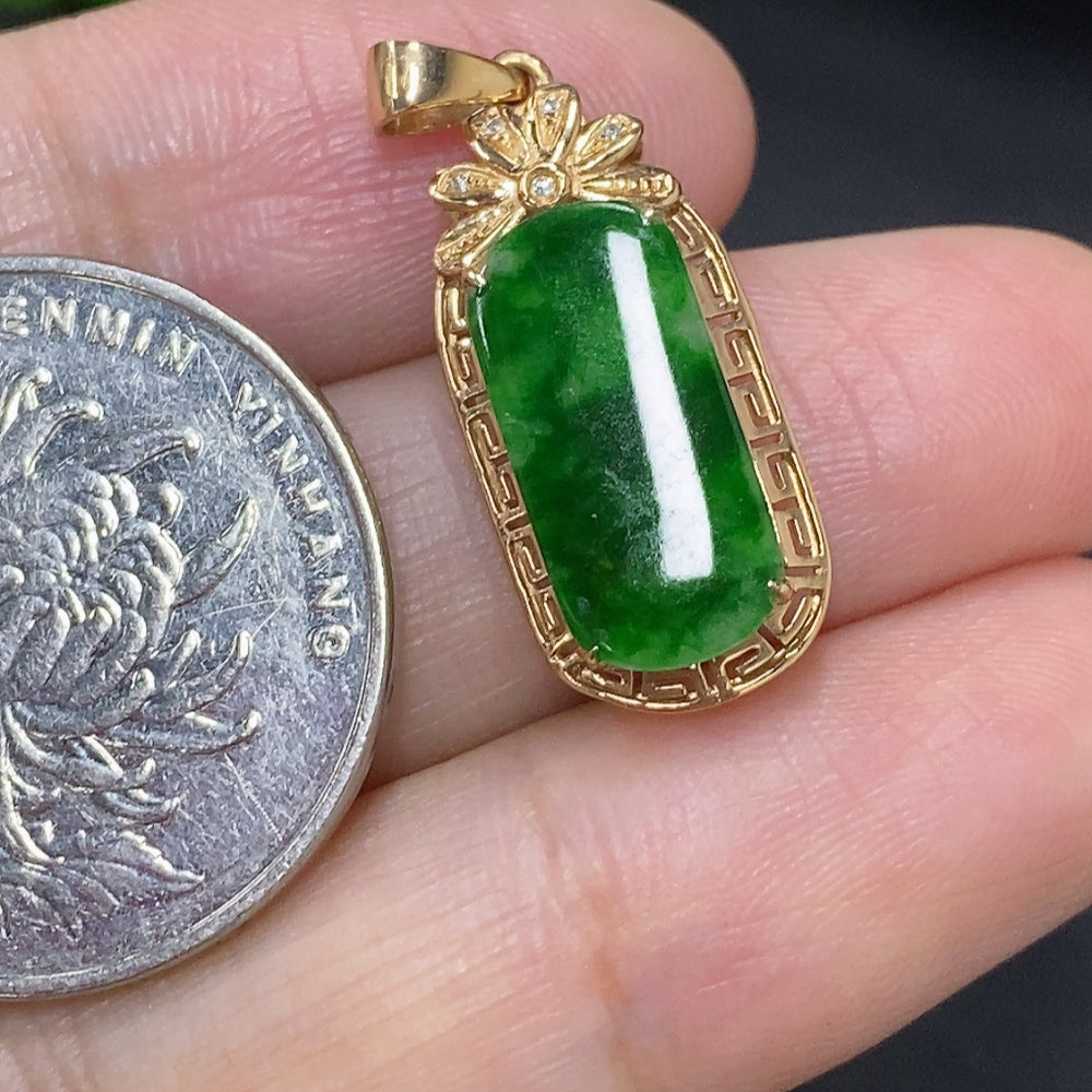 Jadeite inlaid pendant 18K gold total weight approx. 1.6g (with diamond accents)