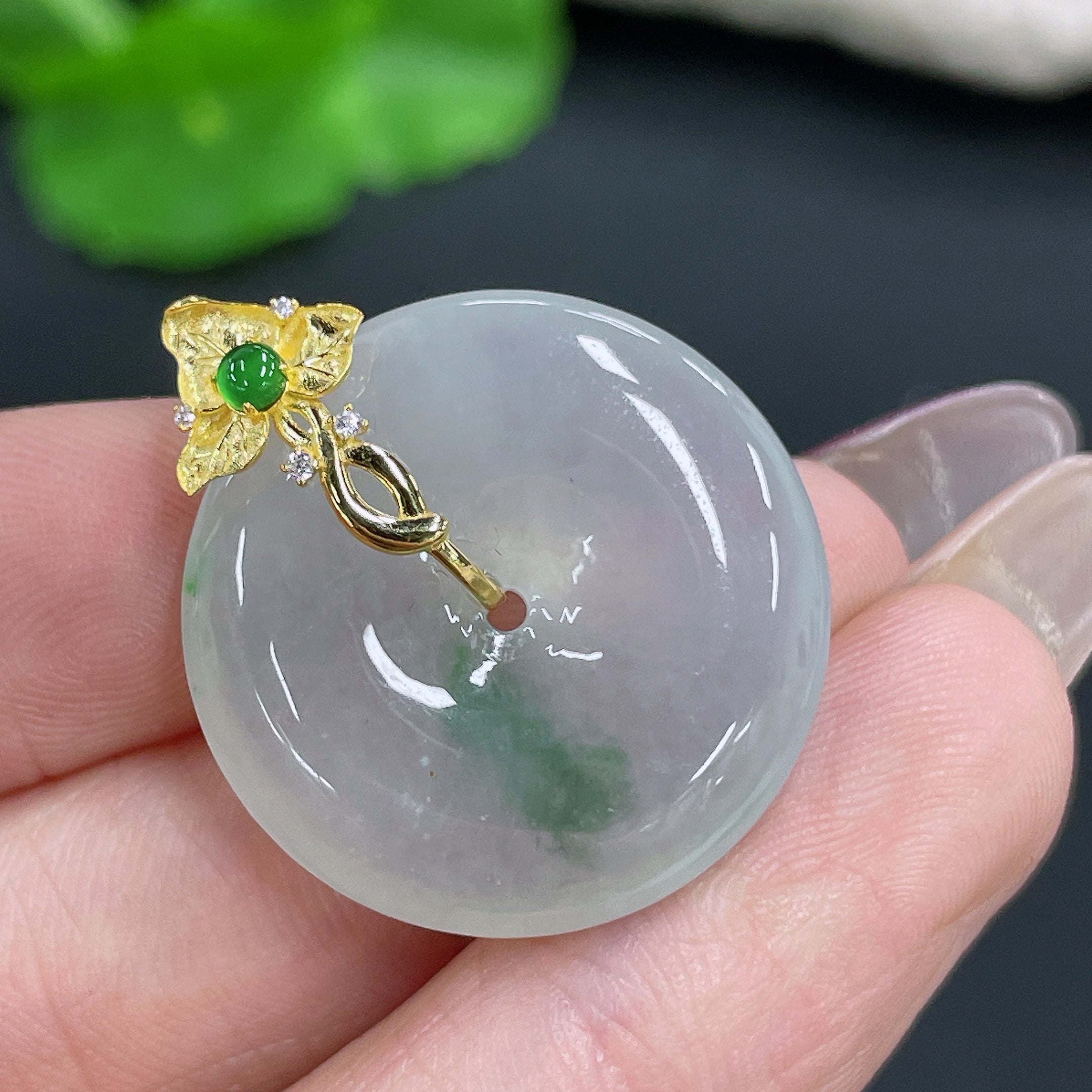 Jadeite Pendant, Safety Buckle, 18K Buckle Head, Non-Diamond, Total Weight Approx. 6.45g