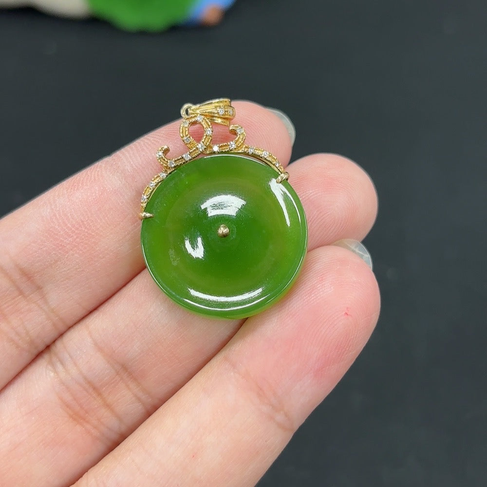 Hetian Jade Jasper Inlaid Pendant Peace Knot, Total Weight Approx. 3.6g, No Hallmark, 18K Gold Content