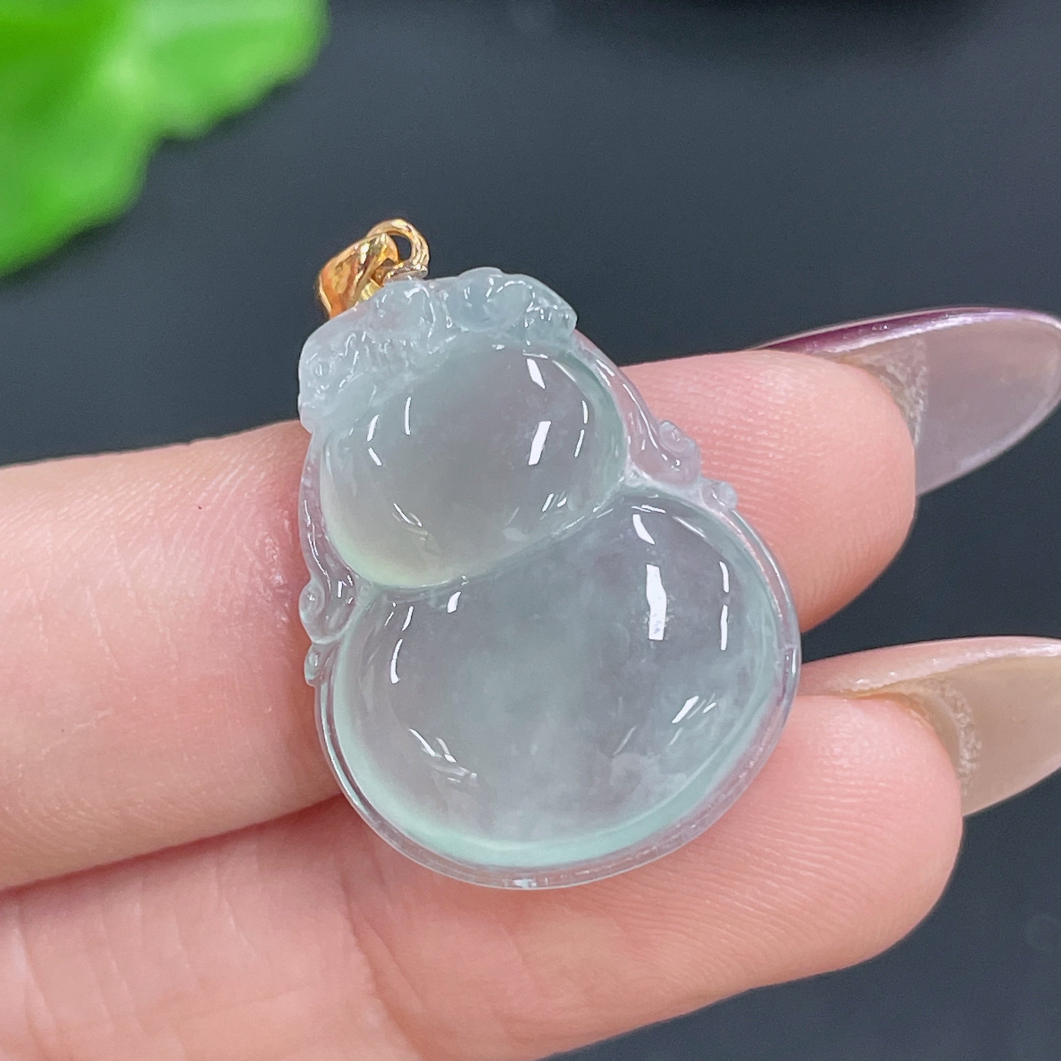 Jadeite Pendant Gourd with 18k Bail Total Weight Approx. 3.94g