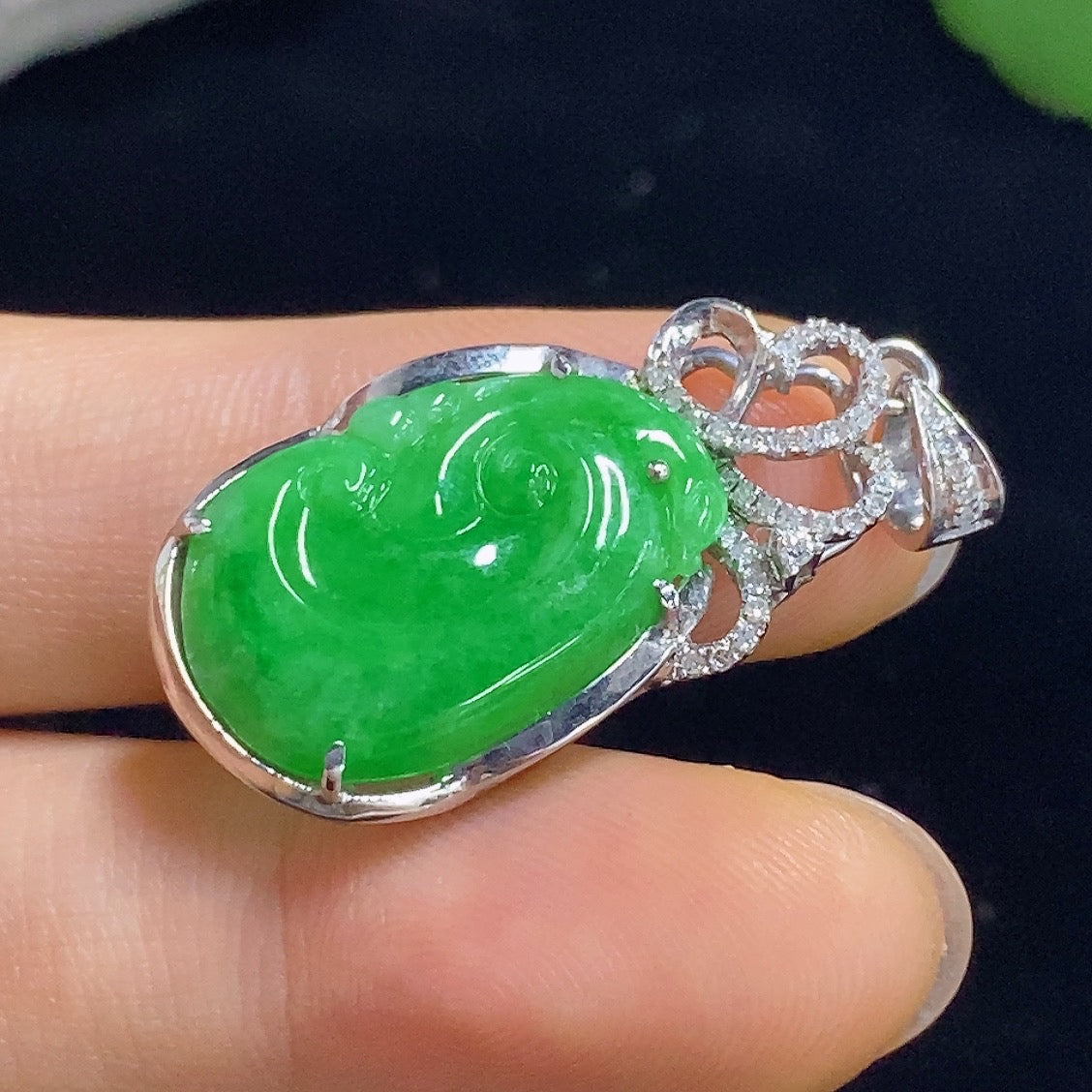 Gold jadeite Ruyi pendant with diamond accents, inlaid design, weighing approx. 3.75g, featuring HKHQ necklace style and intricate details.