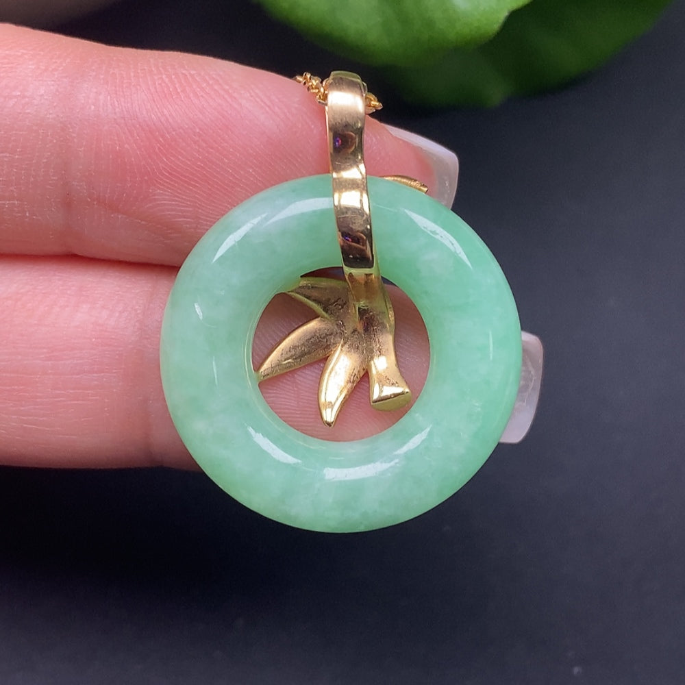 Jadeite inlaid pendant donut necklace from HKHQ, featuring a polished jadeite stone with 18k gold inlay, weighs approximately 9.34g.