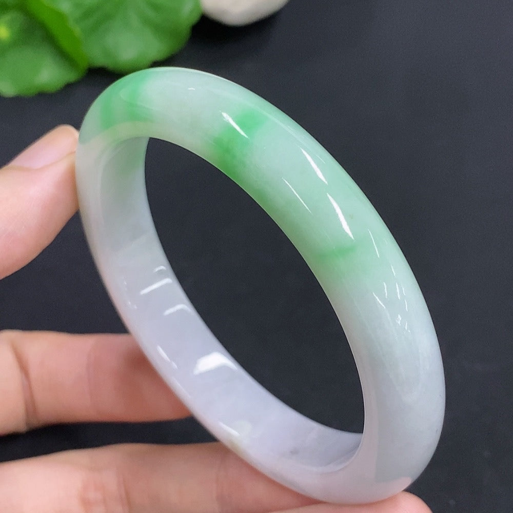 HKHQ jadeite round bracelet featuring natural minerals, weighing approximately 44g and size 55, showcasing vibrant green jadeite beads.