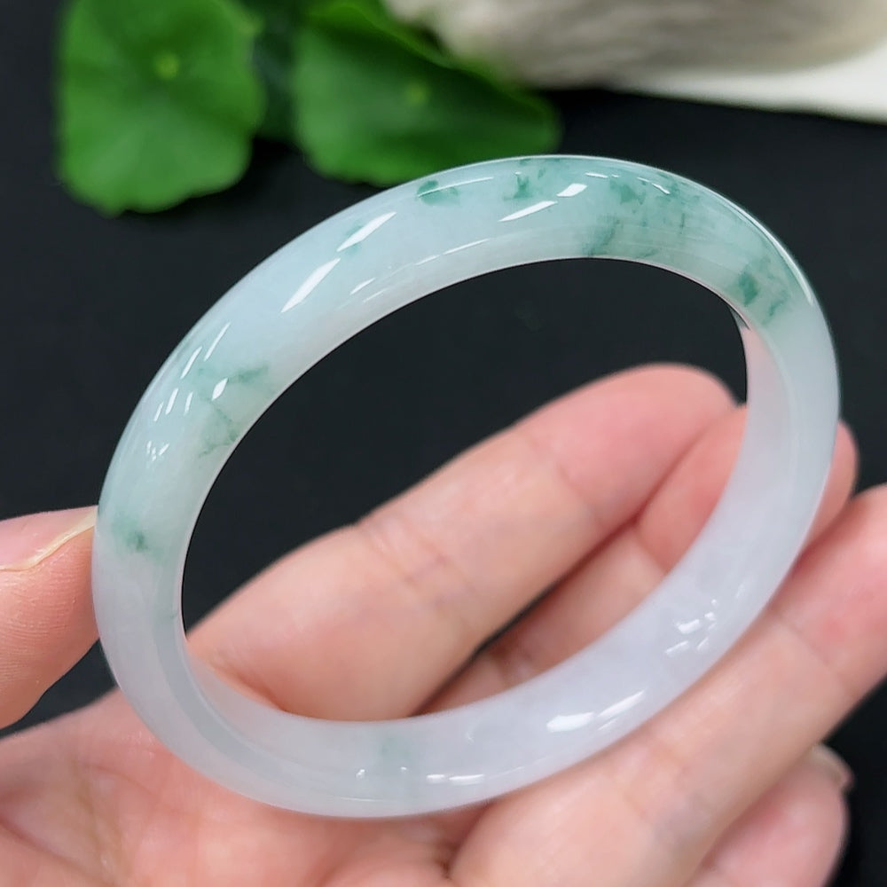 Jadeite round bracelet with size 54.8 and 32.2g weight, featuring smooth green jadeite beads, by HKHQ.