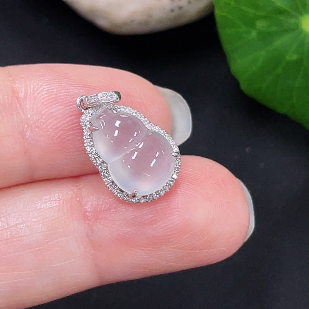 Jadeite gourd inlaid pendant 18K gold total weight about 1.2g (with diamond accents)