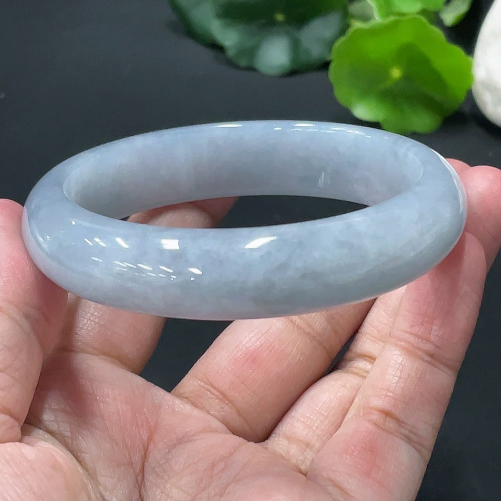 Huiliu certified jadeite round bangle from HKHQ with smooth, polished surface showcasing rich green jade color.