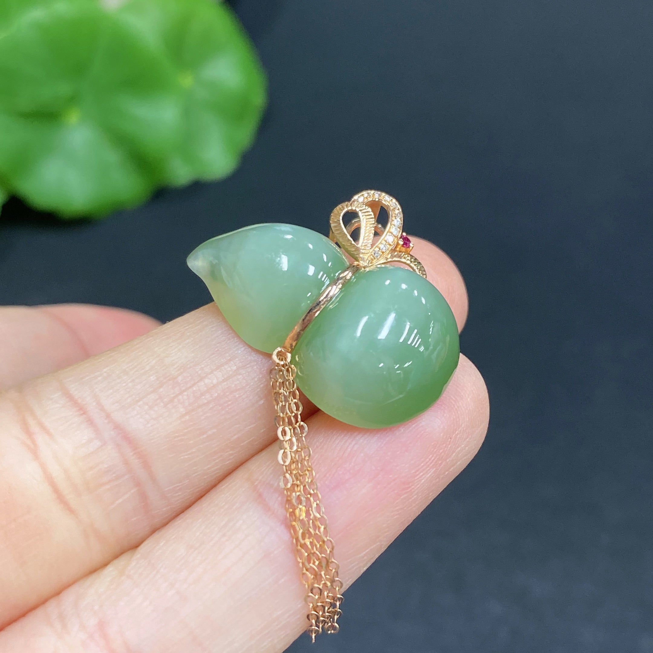 Hetian Jade Pendant, Gourd, 18K Gold Clasp, Total Weight Approx. 4.3g, with Diamond Accents