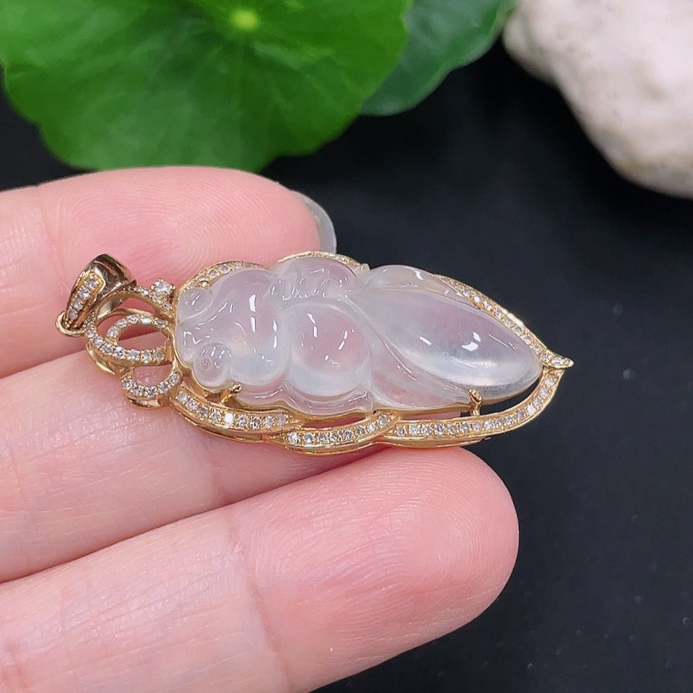Jadeite Goldfish Inlay Pendant 18K Gold (Black Parts Uncertain) with Diamond Accents Total Weight Approximately 4.8g