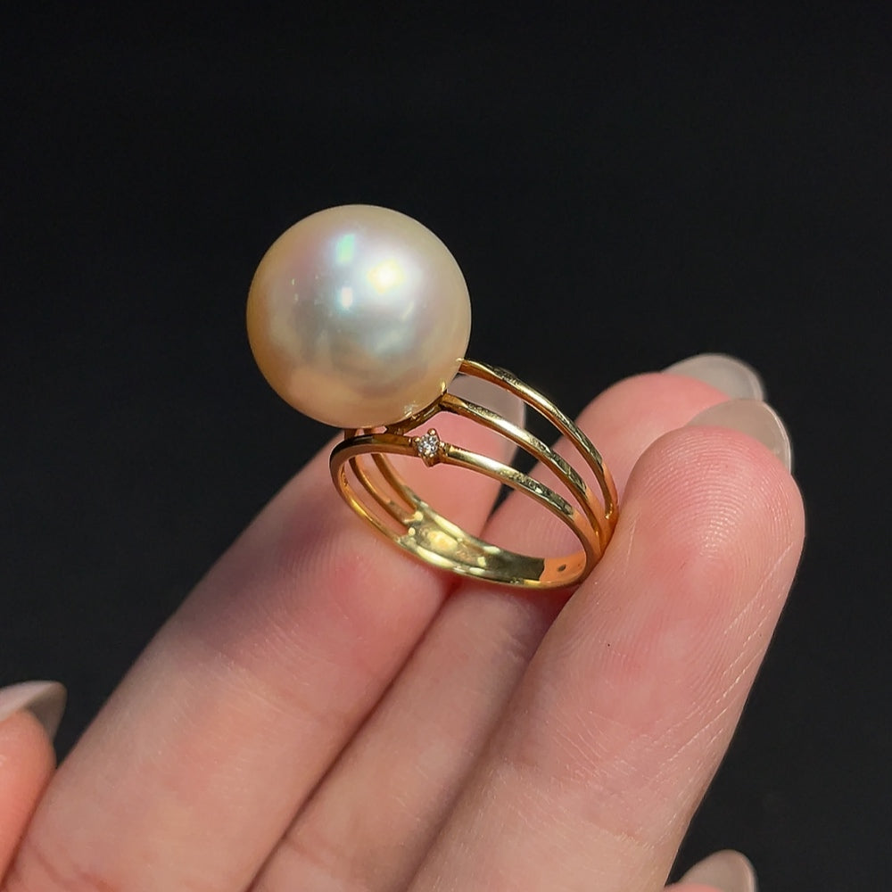 HKHQ seawater pearl ring featuring an 18K gold band and a 13.2mm pearl, size 12.5, weight approx. 5.48g, no diamonds.