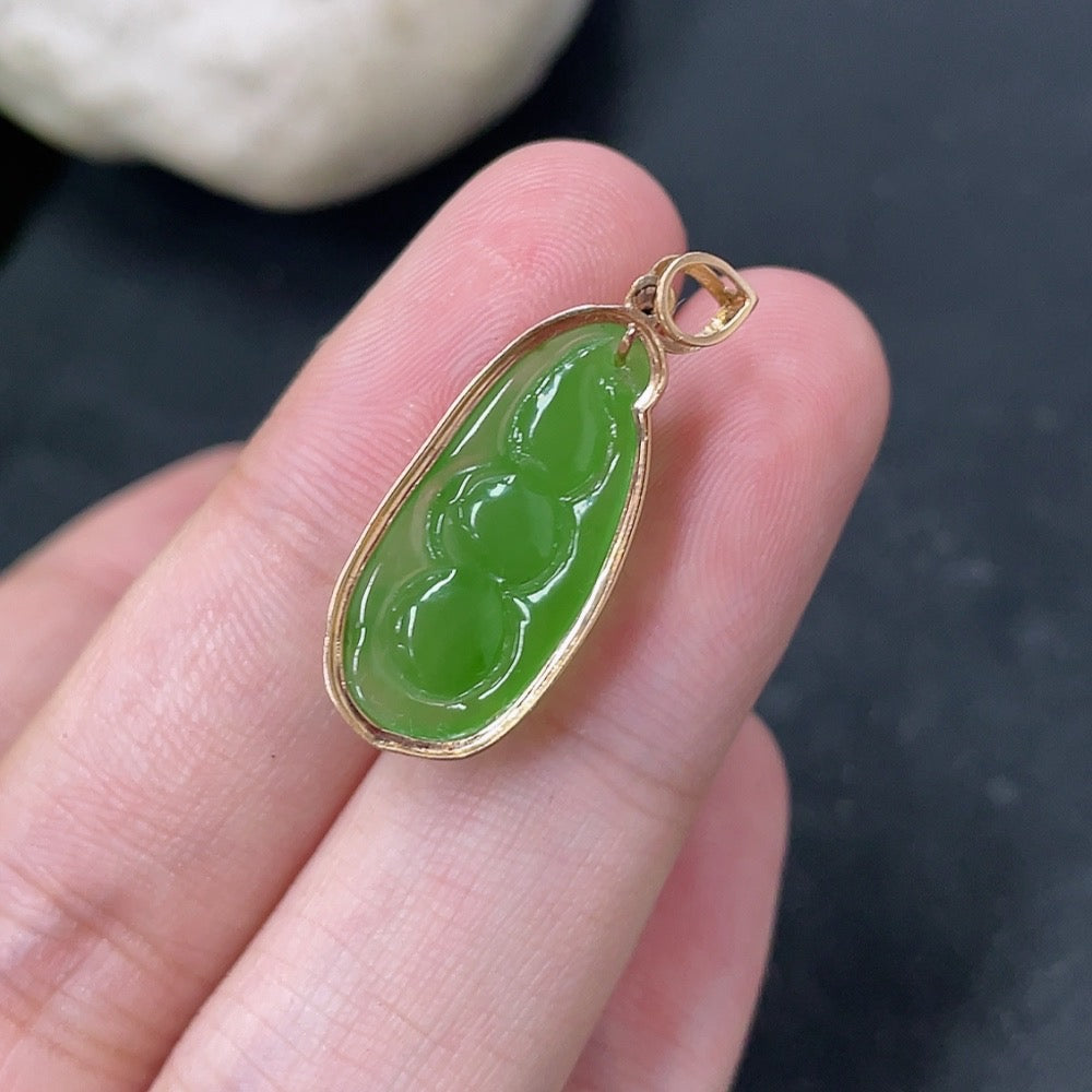 Hetian Jade Jasper Inlaid Pendant Fortunate Bean 18k Gold Total Weight Approx.1.9g