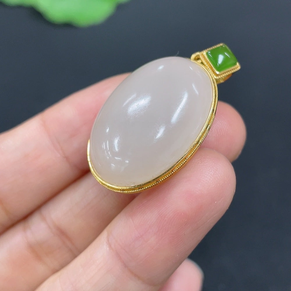 Hetian Jade Inlaid Pendant 18K Gold Total Weight Approx. 9.3g