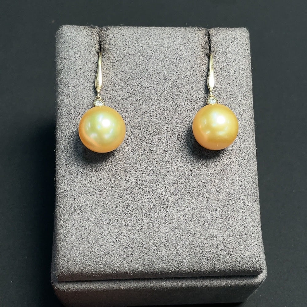 Seawater Pearl Earrings with 36% Gold Content, Approximately 12.4mm, Total Weight About 6.44g, Color Origin Undetermined, Non-Diamond
