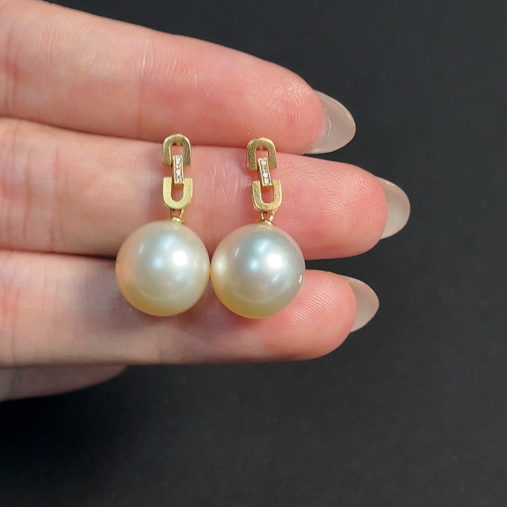 HKHQ seawater pearl earrings with 18k gold, 11.7mm pearls, non-diamond, total weight 5.65g, elegant jewelry accessory