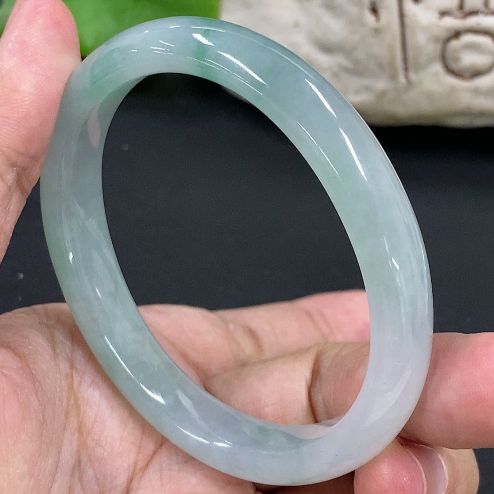 HKHQ Jadeite Concubine Bracelet, size 53.4/44.6, with intricate jadeite design and a total weight of 32.7g.