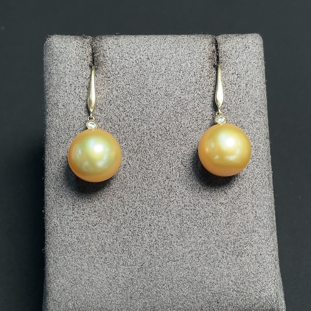 Seawater Pearl Earrings with 36% Gold Content, Approximately 12.4mm, Total Weight About 6.44g, Color Origin Undetermined, Non-Diamond