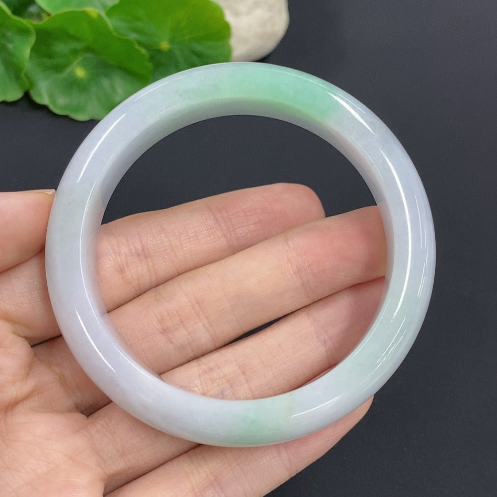 HKHQ jadeite round bangle featuring a smooth surface, 57mm size, and 61.2g weight, showcasing vibrant green jade material.