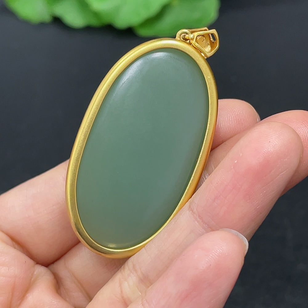 Hetian Jade cabochon pendant in 18K gold necklace, HKHQ brand, featuring a smooth jade stone and gold beads, weight approx. 21.2g.