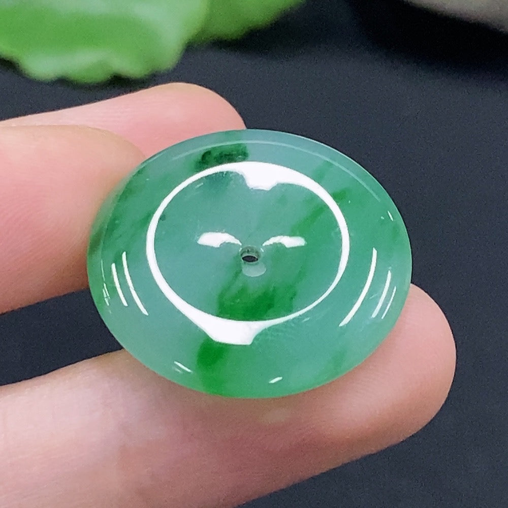 JadeitePeace Knot Pendant (Total weight approximately 4.7g)