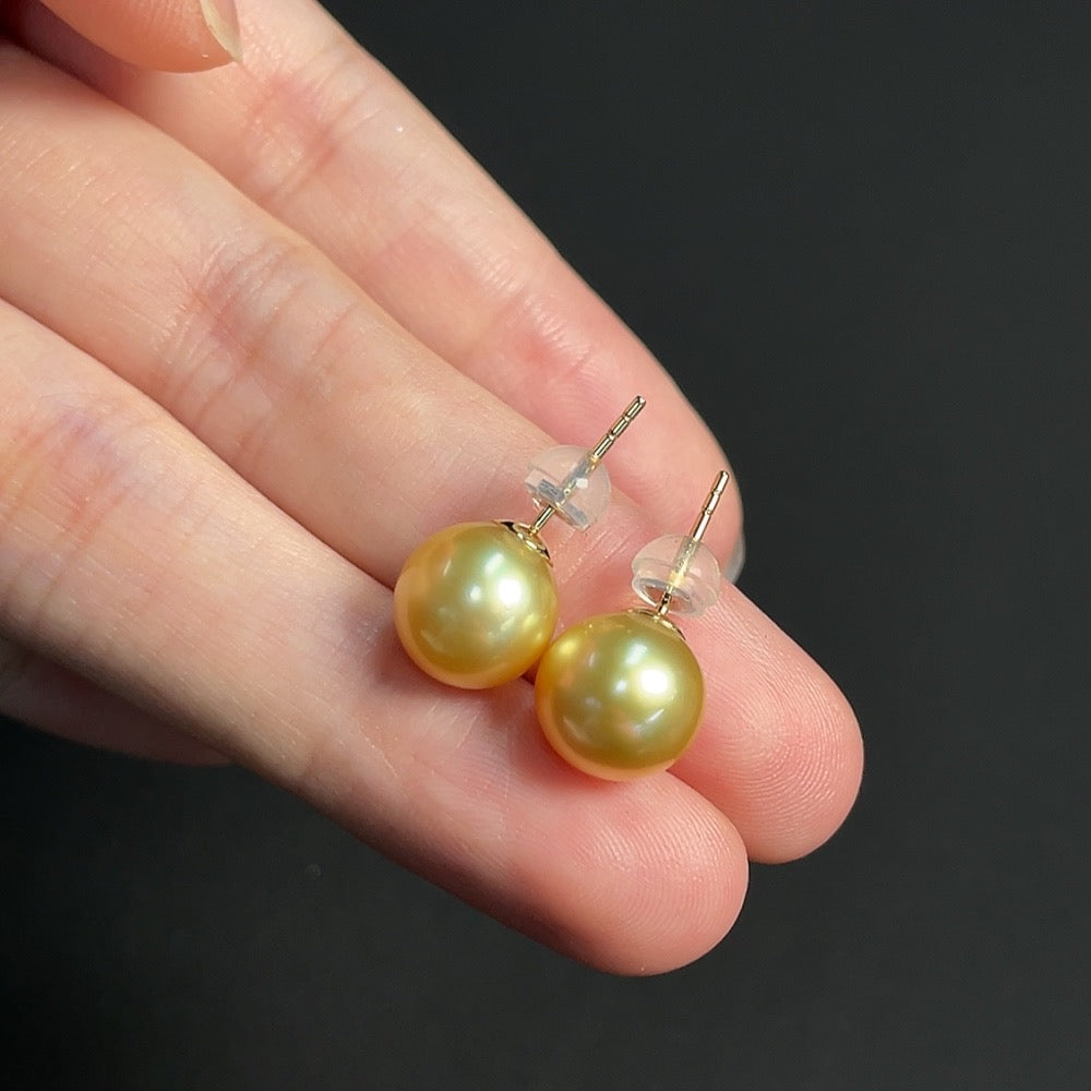 Seawater Pearl Earrings Set in 18K Gold, Approximately 9.3mm, Total Weight About 2.86g, Color Origin Undetermined