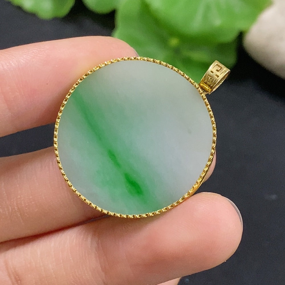 Jadeite Plain Pendant Pendant in 18k Gold